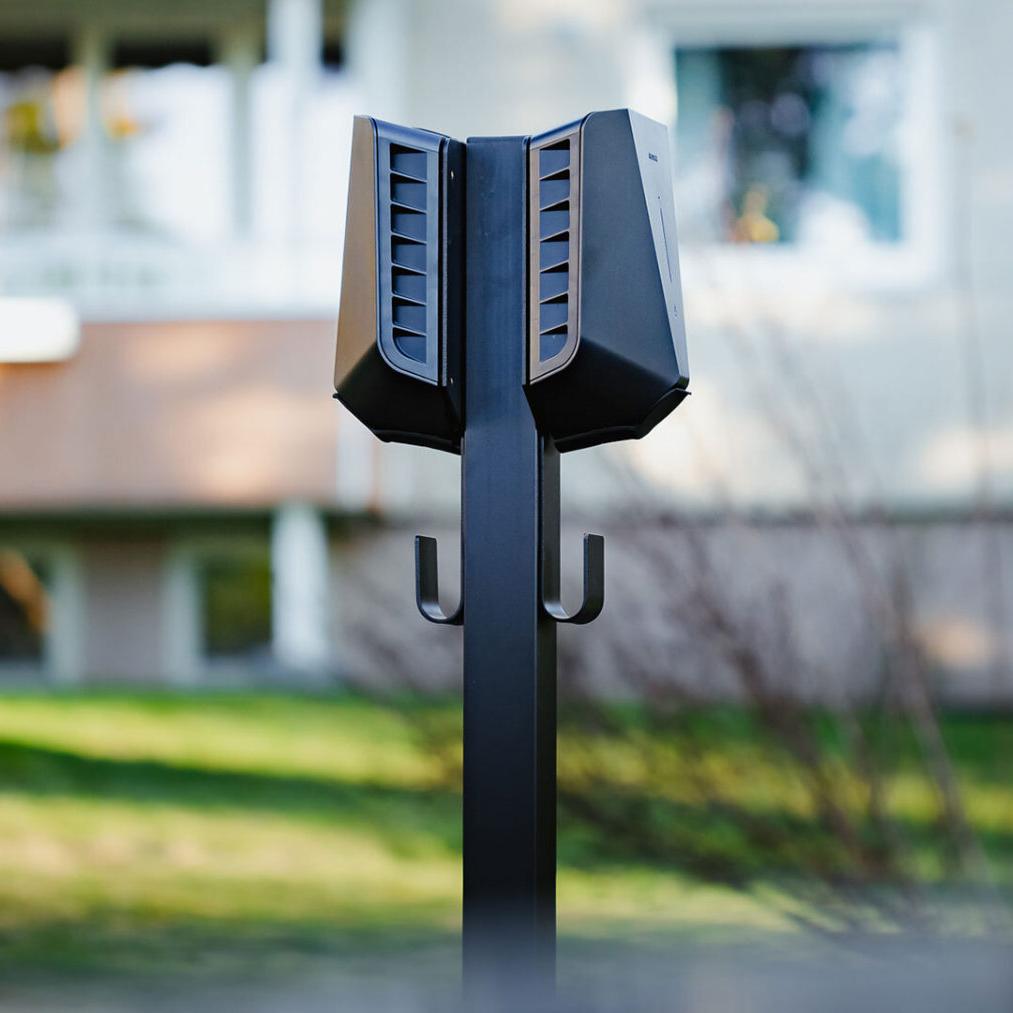Easee Base Easee base, pied pour une, deux ou quatre bornes de recharge Easee